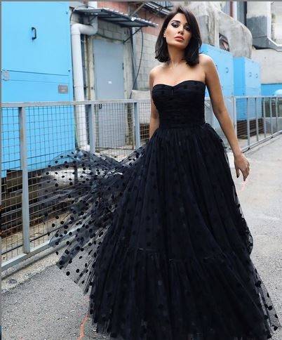 تألقي بفستان سيرين عبد النور الأسود.. إليكِ سعره