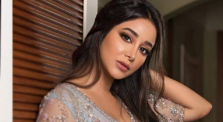 بالفيديو - هكذا تتعامل أسيل عمران مع الانتقادات القاسية!