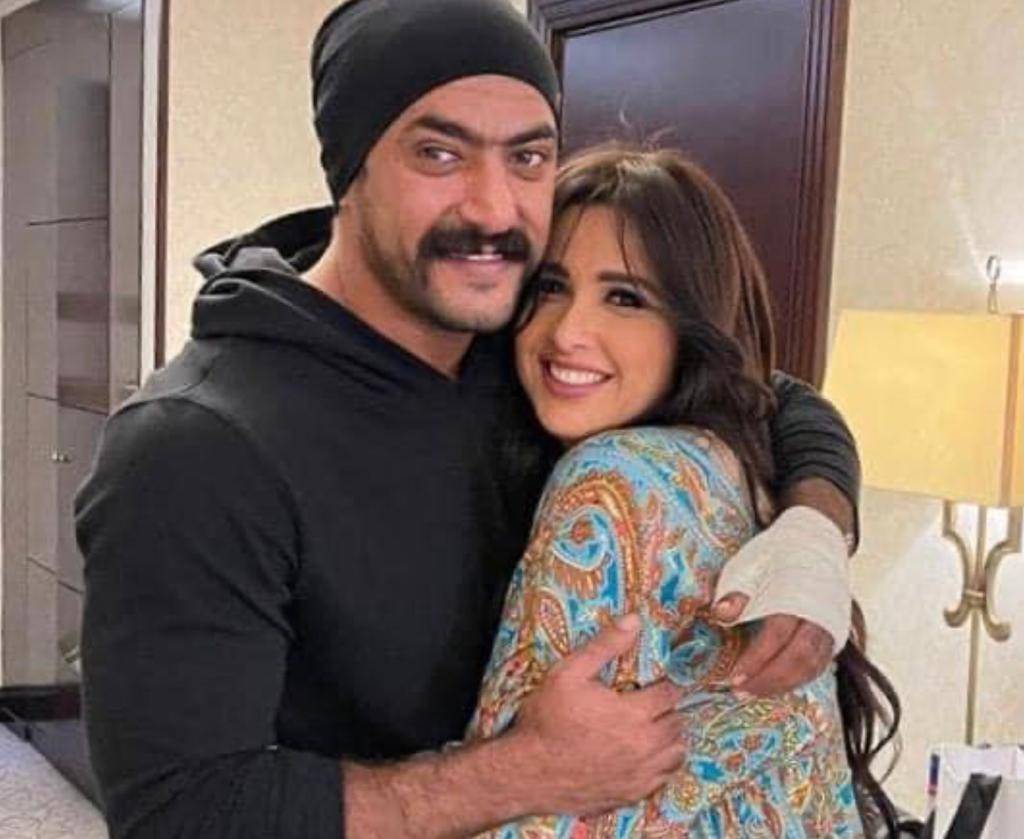 ياسمين عبد العزيز تسخر من أخبار انفصالها عن أحمد العوضي