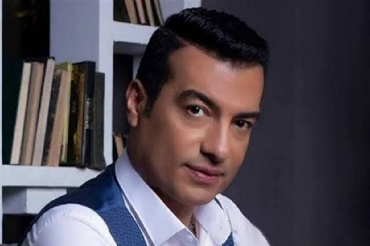 بالفيديو - إيهاب توفيق يروي موقفين طريفين.. وهذا ما حصل مع محمد منير