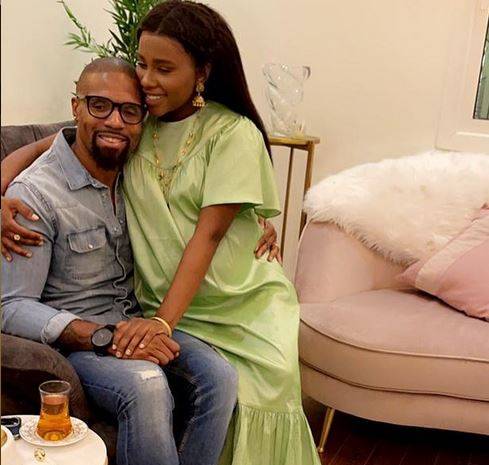 بالفيديو - داليا مبارك تضع مولودها الثاني وتختار هذا الإسم له