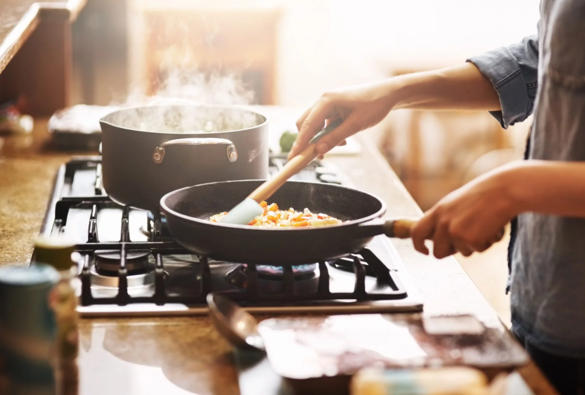 بهذه الطريقة تخلّصين أطباقك من كمية الزيت الزائدة