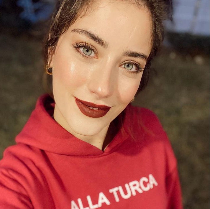 بالصورة – بعض الجمهور لا يتعرّف إلى هازال كايا بسبب هذا التغيير في شكلها