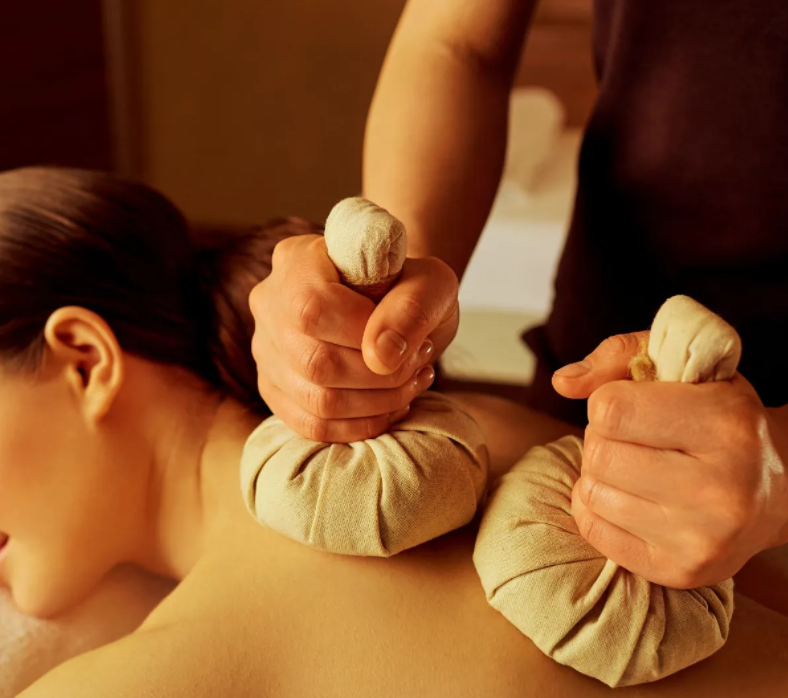 لمن يشعرون بالقلق والتوتر لهذا السبب ستحبّون التدليك التيبيتي