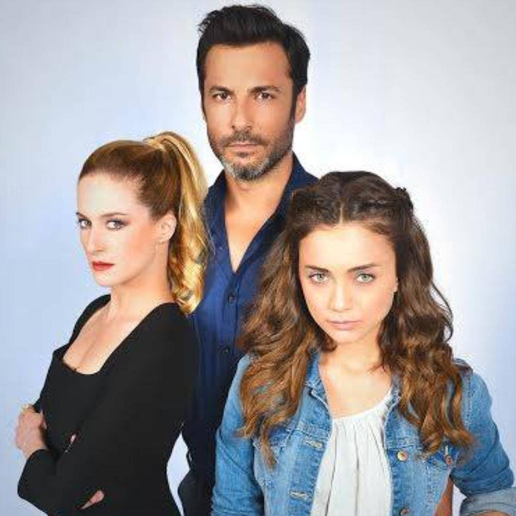 بالصور – هذه الممثلة في مسلسل تركي شهير تواجه السرطان... هكذا أصبح شكلها