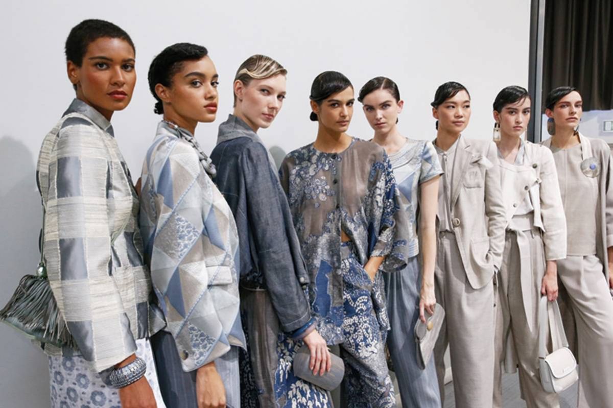 GIORGIO ARMAN THE LEGEND OF FASHION
يقدّم مجموعته للربيع والصيف ضمن شريط يعرض مسيرته