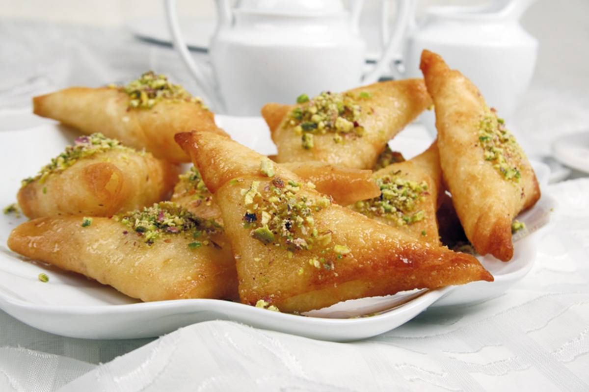 رقاقات الفايلو المحشوة باللوز والسكر