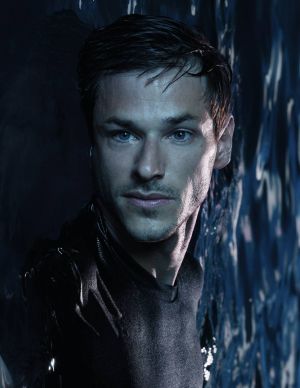 "شانيل" CHANEL تعزّز مجموعة Bleu de CHANEL بمستحضرات جديدة