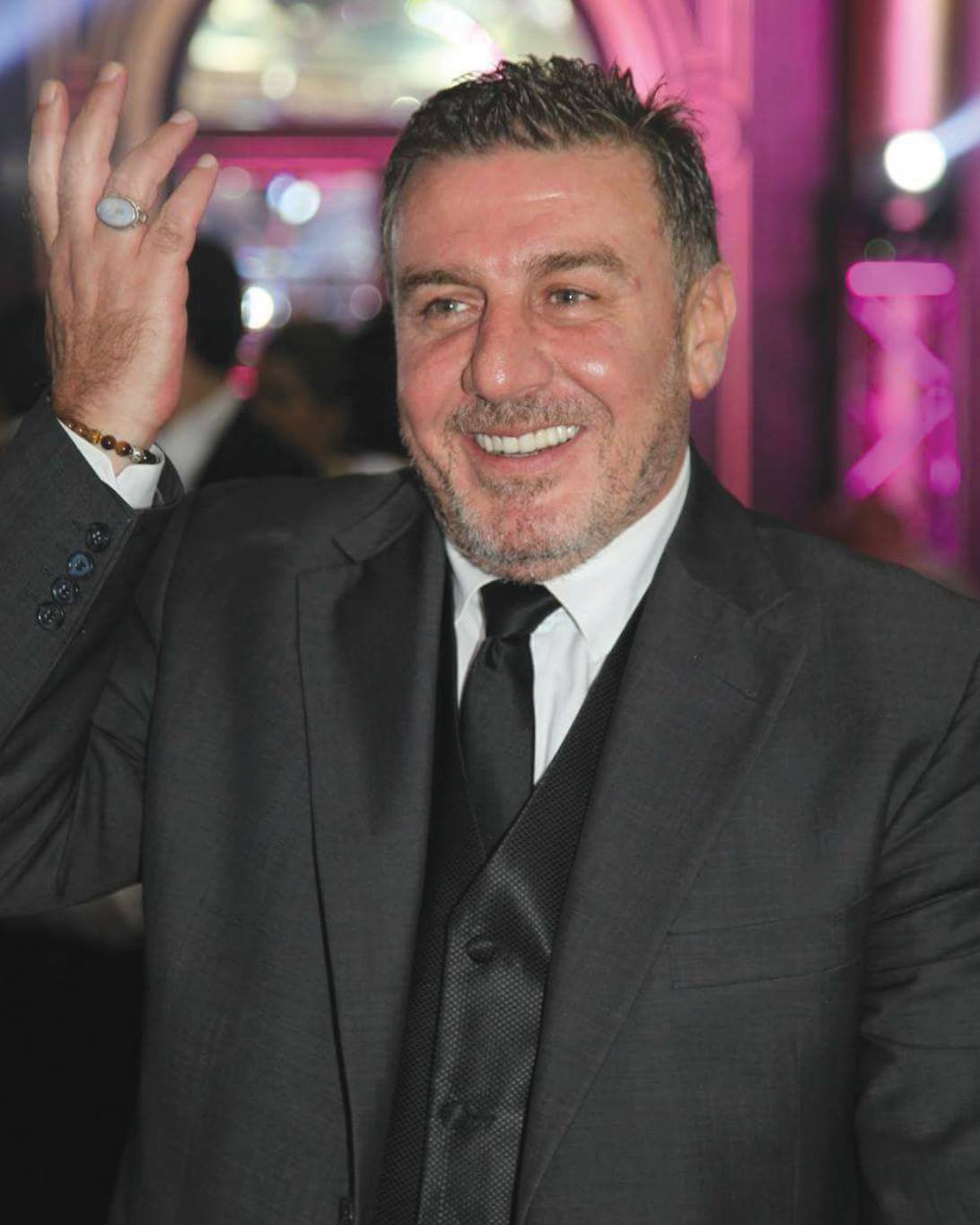 بالصور – وائل رمضان يتعرّض لحادث كاد يودي بحياته