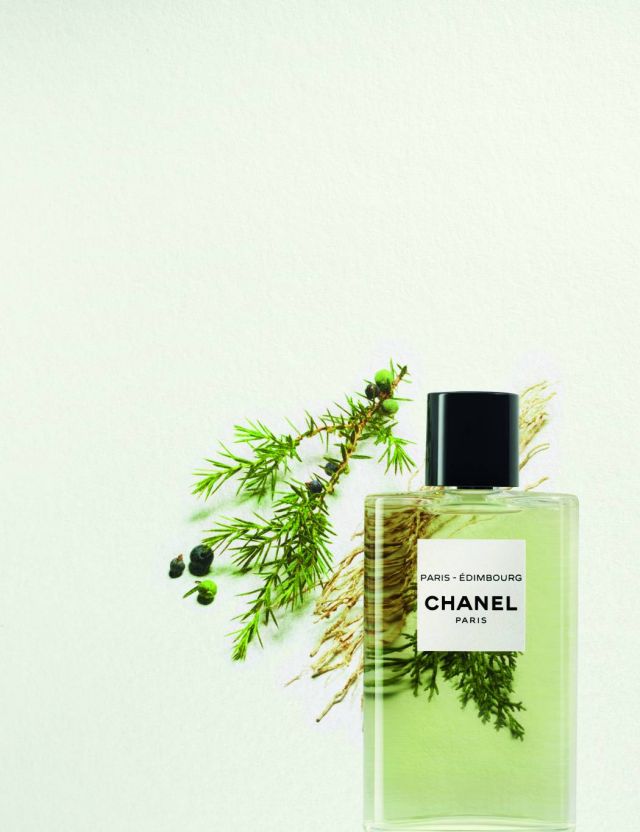 عطر PARIS-ÉDIMBOURG من LES EAUX DE CHANEL 
رائحة عطرية خشبية مريحة مثل سترة التويد
