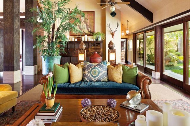 جو بالغ الأناقة والرفاهية يمزج بين المواد وبين الداخل والخارج