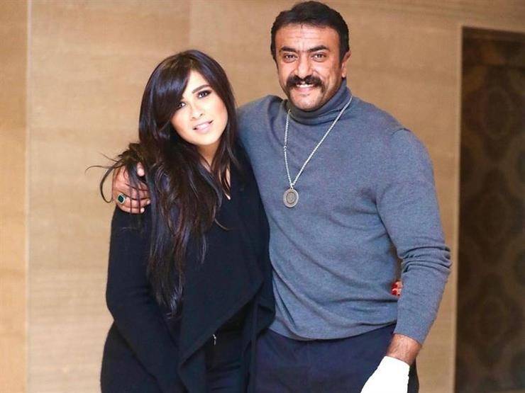 سخرية من ياسمين عبد العزيز بسبب صورة مع زوجها