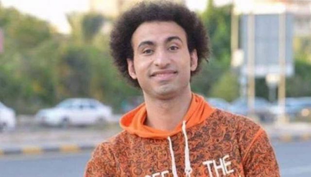 بالفيديو - علي ربيع يستعرض مهاراته في لعب الكرة ويتحدى