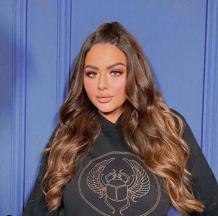 بالصور - هنادي مهنا تضج أنوثة بإطلالة تبرز جمالها الطبيعي