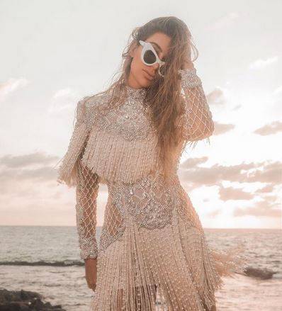 بالفيديو - مايا دياب ترقص بعفوية أمام الناس