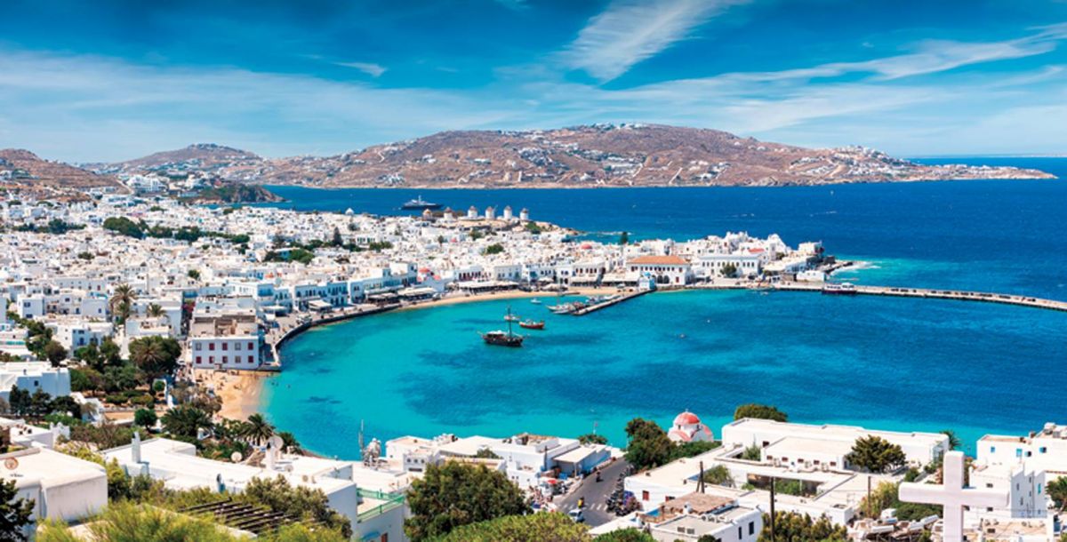 ميكونوس: جنّة الطواحين الهوائية والرياضات المائية