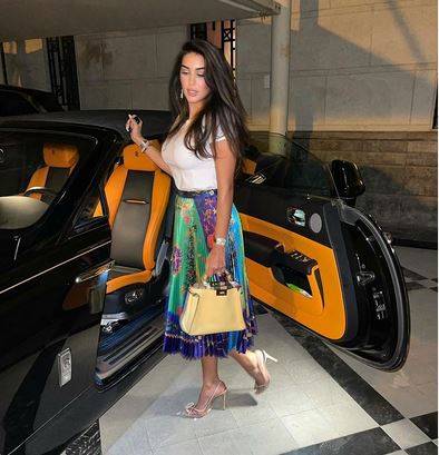 بالصور - فستان ياسمين صبري يلفت الأنظار ببساطته.. إليكم سعره