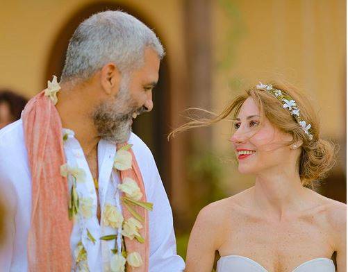 رسائل حب بين هاني عادل وزوجته النجمة اللبنانية