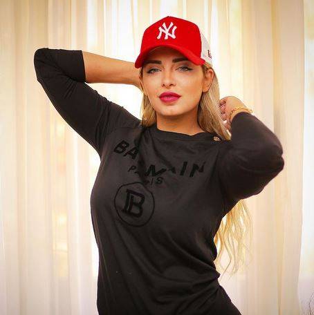 إطلالات مي حلمي الجريئة في دبي تعرّضها للانتقادات