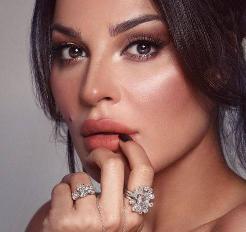 بالفيديو - نادين نسيب نجيم ترقص بعفوية على طريقة حياة في 