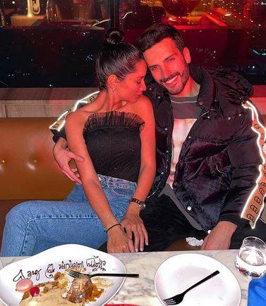 بالصور - مهند الحمدي يردّ على خبر انفصاله عن خطيبته بتعليق ساخر