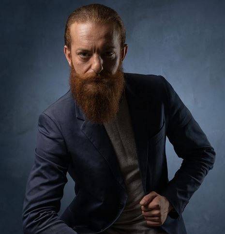 بالصور - أويس مخللاتي يتخلّى عن لوك 