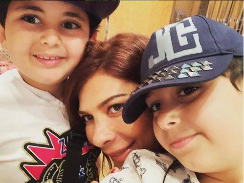 بالفيديو - طارق العريان يحتفل بميلاد توأمه ورسالة من أصالة