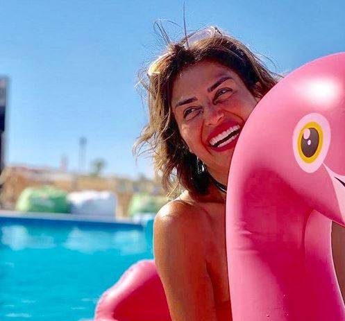 منة فضالي تعلن وفاة خالها