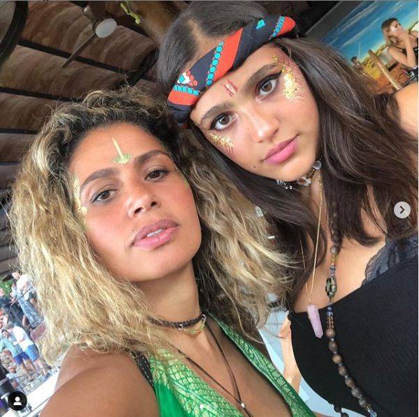 بالفيديو - زينة عاشور تعلّق للمرّة الأولى على مرض ابنتها جنا عمرو دياب