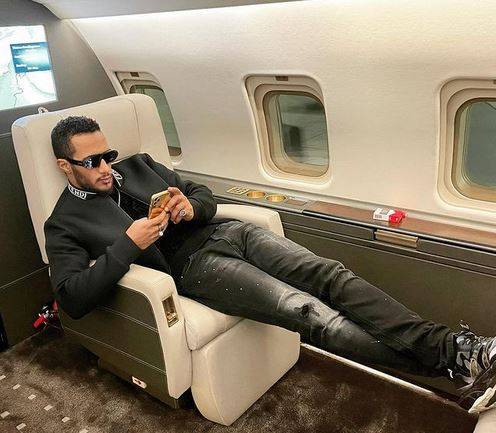 بالصور - محمد رمضان يحتفل بميلاده مع أسرته.. زينة وتجهيزات خاصة