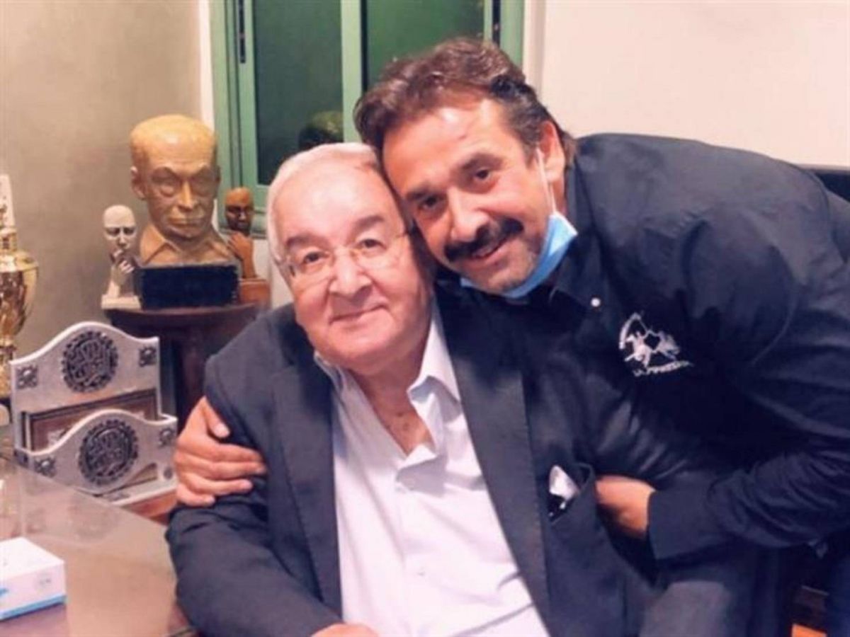 كريم عبد العزيز يوضح حالة والده الصحية من كورونا