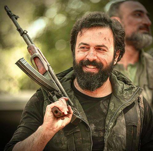 تيم حسن يشغل الجمهور بصورة من 