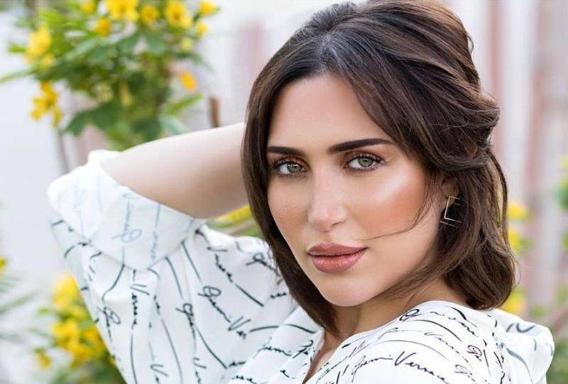 بالفيديو - الدكتورة خلود تريد وضع طقم أسنان من الذهب الخالص