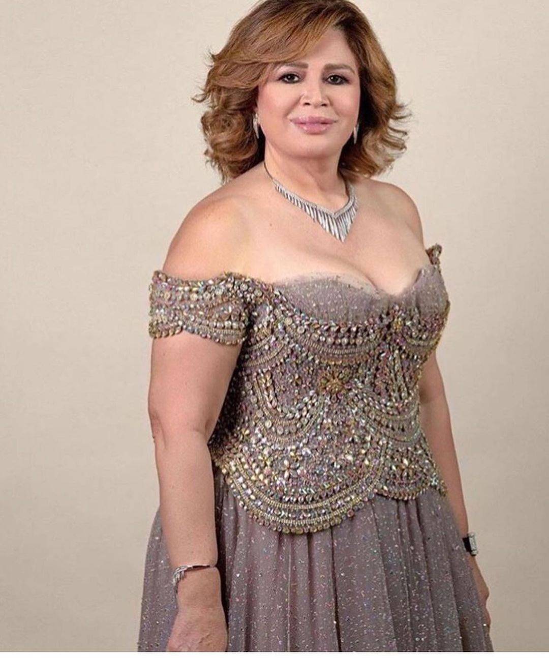 إلهام شاهين تكشف محاولة سرقة فيلّتها