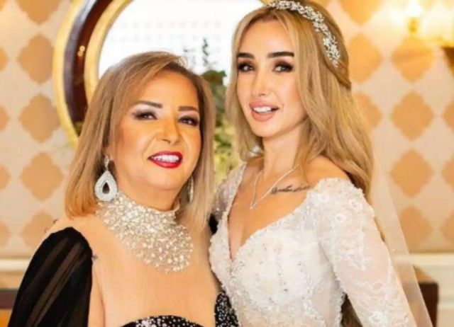 هنا الزاهد مع والدتها