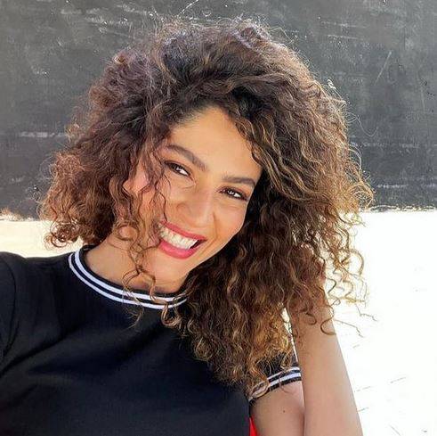 ندى موسى تردّ على منتقدي  صورها الجريئة على البحر