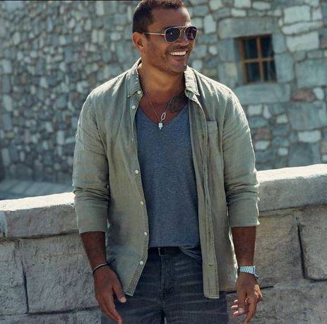 بالصور - تعرفوا على سعر عطر عمرو دياب الجذاب