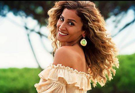 بالصور - دينا الشربيني تستمتع بعطلة الصيف على طريقتها