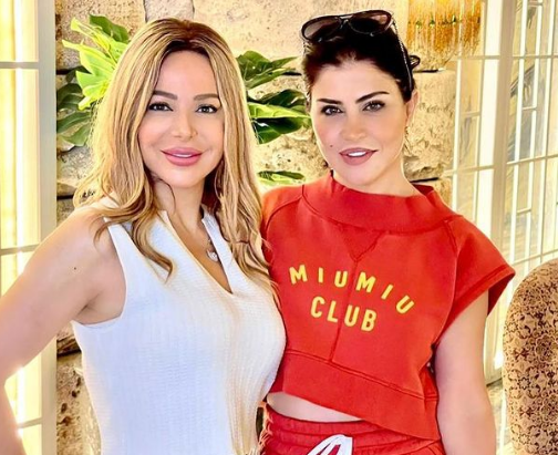 جومانا مراد تبكي بسبب انتقاد ظهورها باللون الأحمر والبطن المكشوف بعد وفاة ابنتها: 