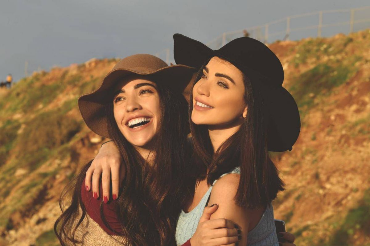 بالصور - داليدا خليل تحتفل بعيد ميلاد شقيقتها ساندي برسالة مؤثرة