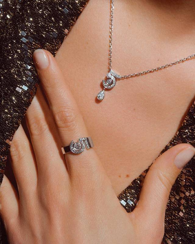‏CHANEL Fine Jewellery N°5