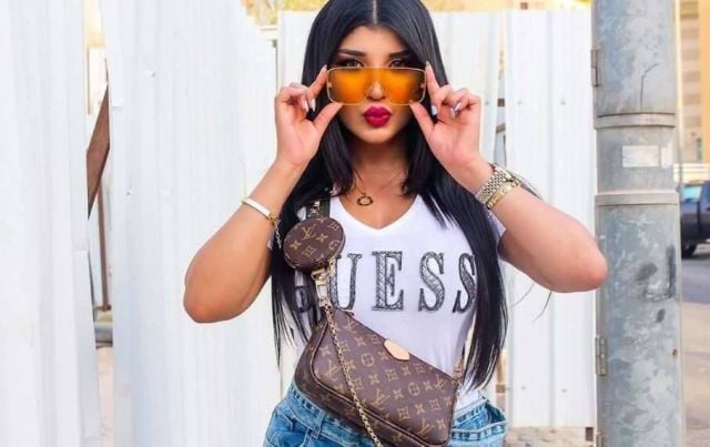 بالفيديو - سارة الكندري تستعرض فستانها القصير من أجل 