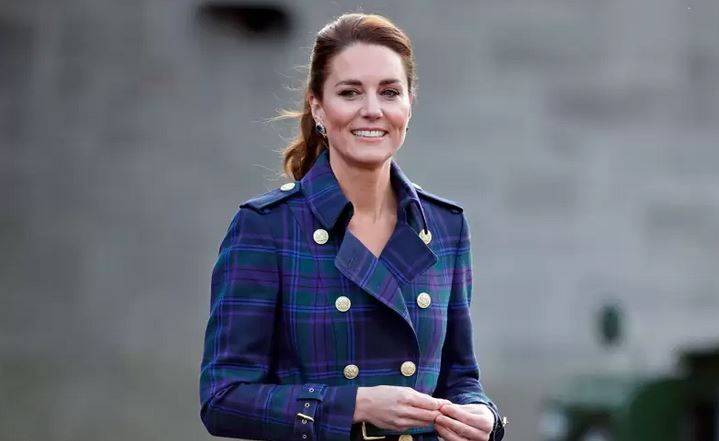 كيت ميدلتون تتألق بمعطف أنيق... إليكِ سعره
