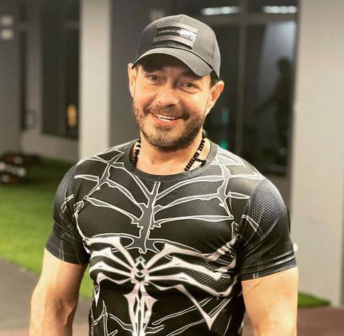 بالصور - تغيّر واضح في شكل أحمد زاهر بعد 