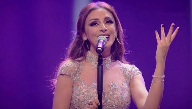 بالفيديو - أنغام تمازح الجمهور: 