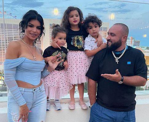 ريما فقيه تُحدث ضجة بصور عائلية ممتعة