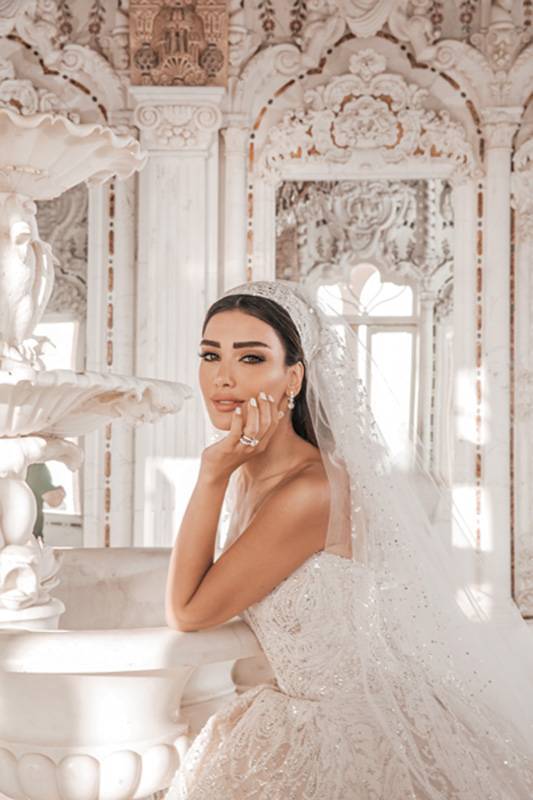 جيسيكا عازار تكشف موقف عائلتها من اختلاف ديانة عريسها