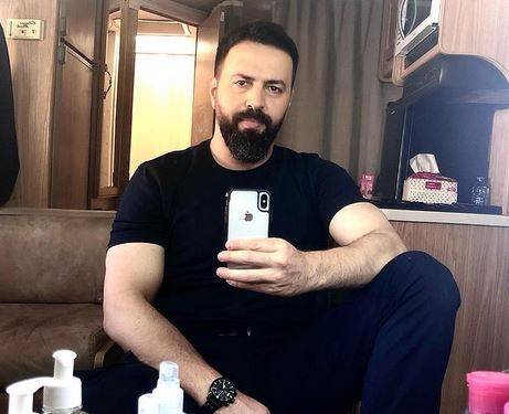 بالصور - والد تيم حسن الوسيم محط اهتمام الجمهور... تعرّفوا إليه