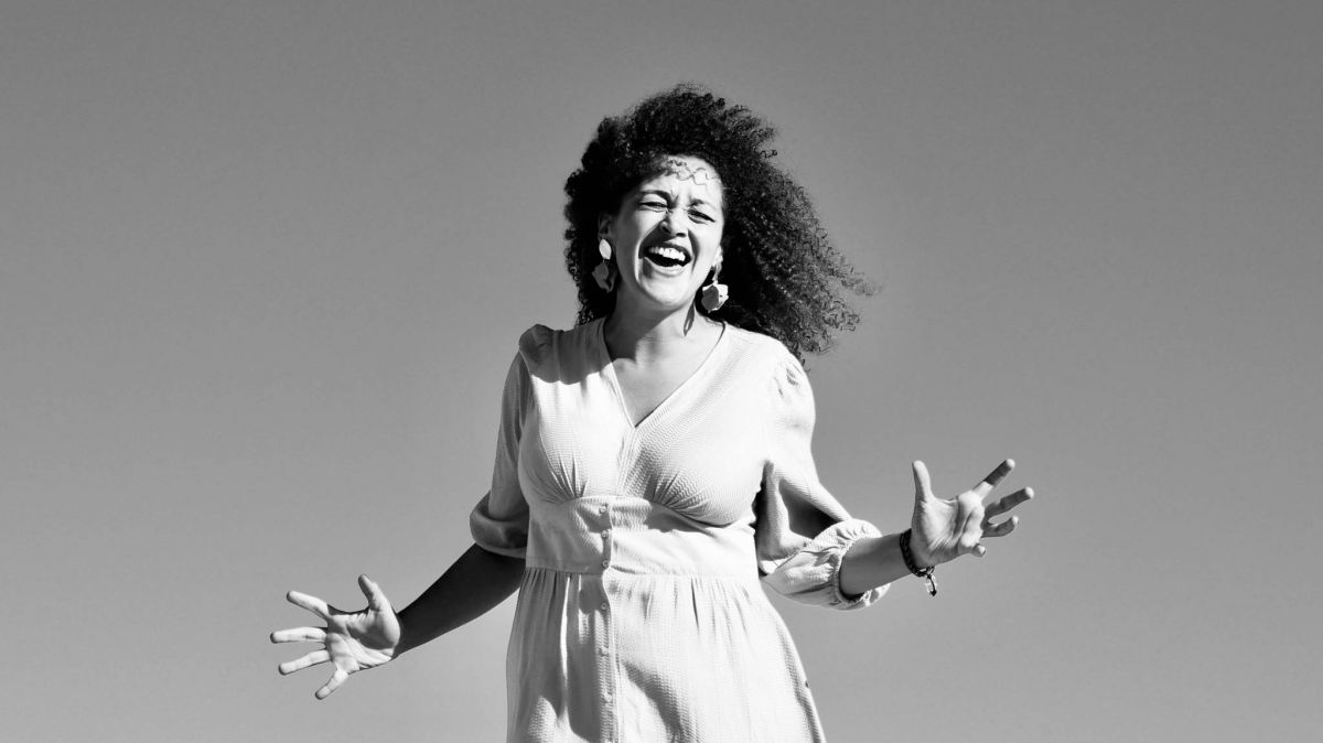 المغربيّة جيهان بوكرين تُلقي الضوء على قيمة الأسرار في 