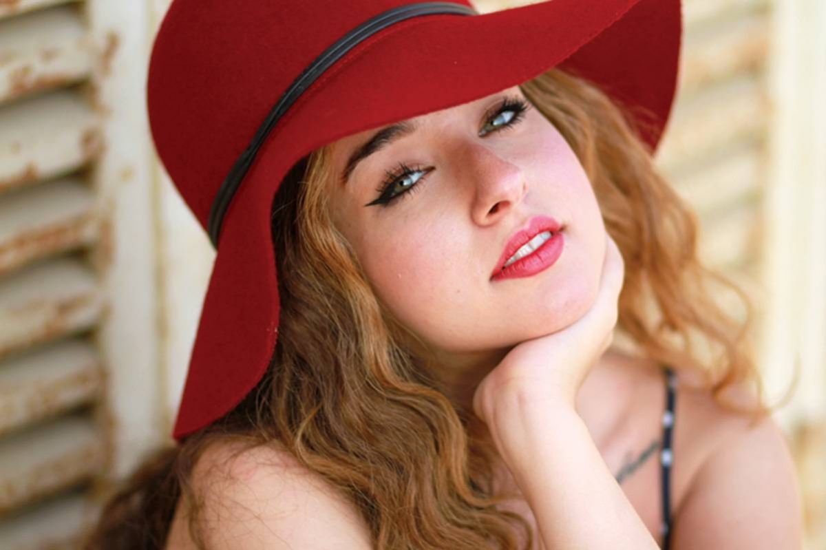 هنا الزاهد تتحدث عن زوجها وتوضح ما قالته عن أنه لم يمر عليها يوم حلو منذ زواجها